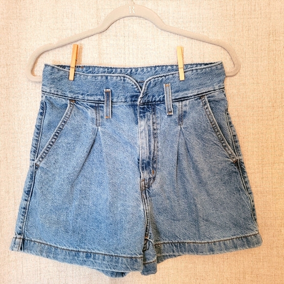 Levi's Pants - Levi's High Rise, High Waisted Pleated Denim Shorts, Women's Size 6/27